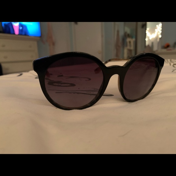 BURBERRY Women’s Sunglasses - Picture 9 of 15